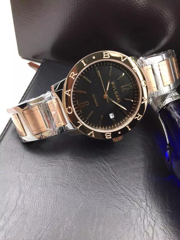 ブルガリ時計正面デザイン